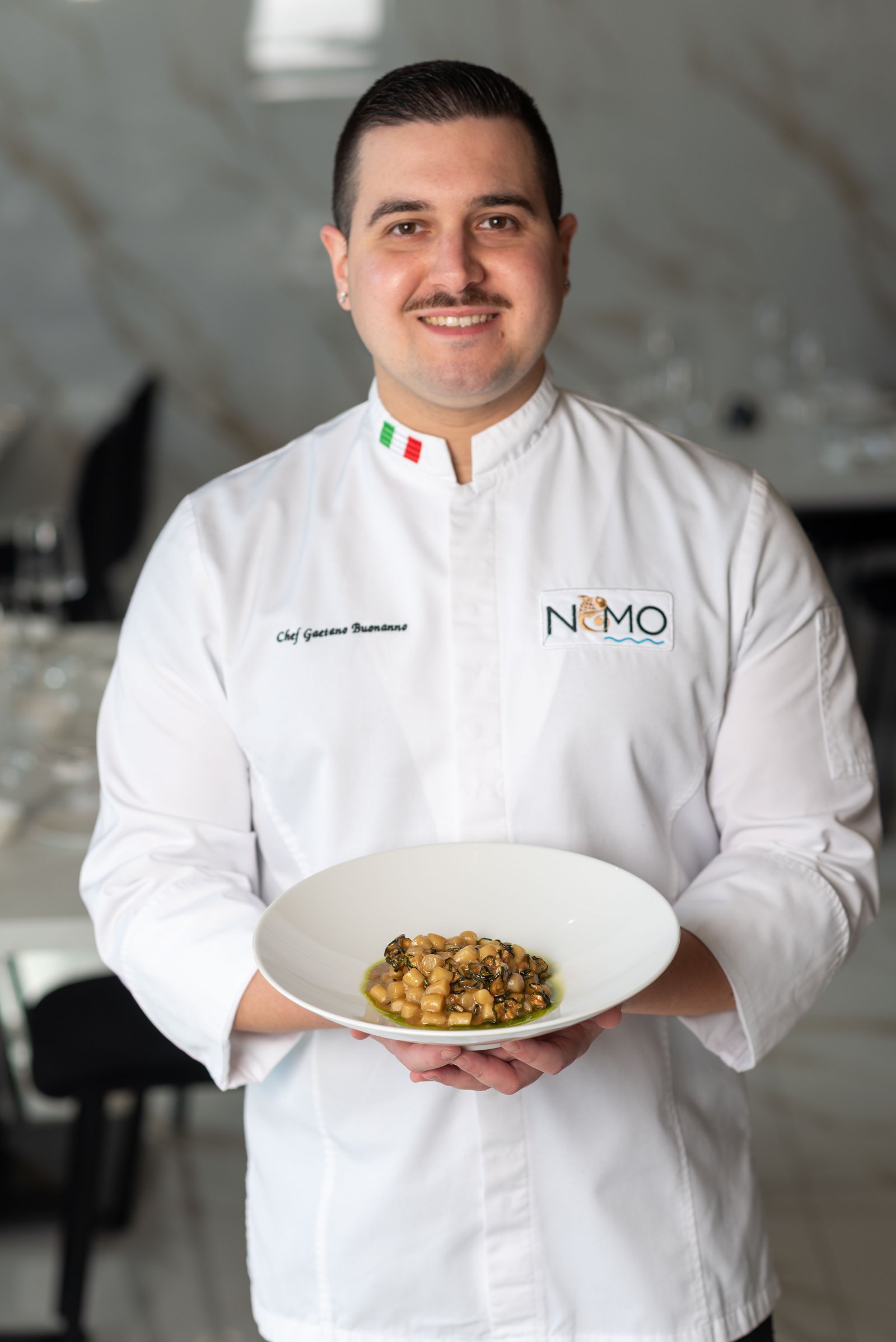 Chef con piatto