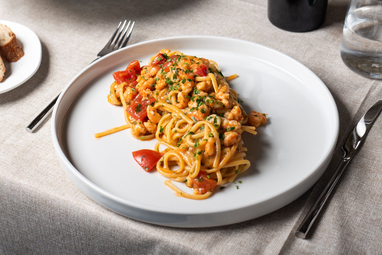 Piatto di pesce e pasta del ristorante Nemo a Salerno